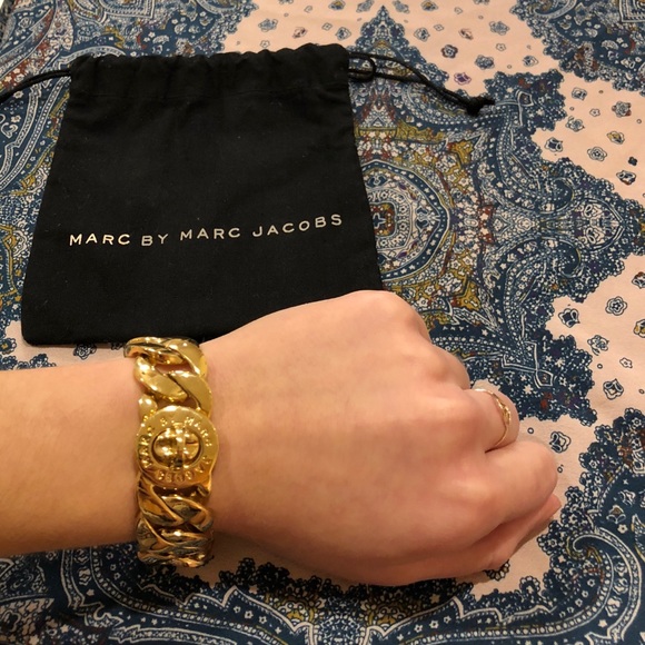 Marc Jacobs gold turnlock chain link bracelet - Picture 8 of 8